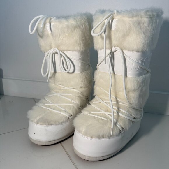 Moon Boot Women’s Classic Faux Fur Snow Boots – White – Size fits between 9/10.5 - Picture 3 of 8